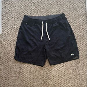 Vuori Bank Shorts in Black Camo